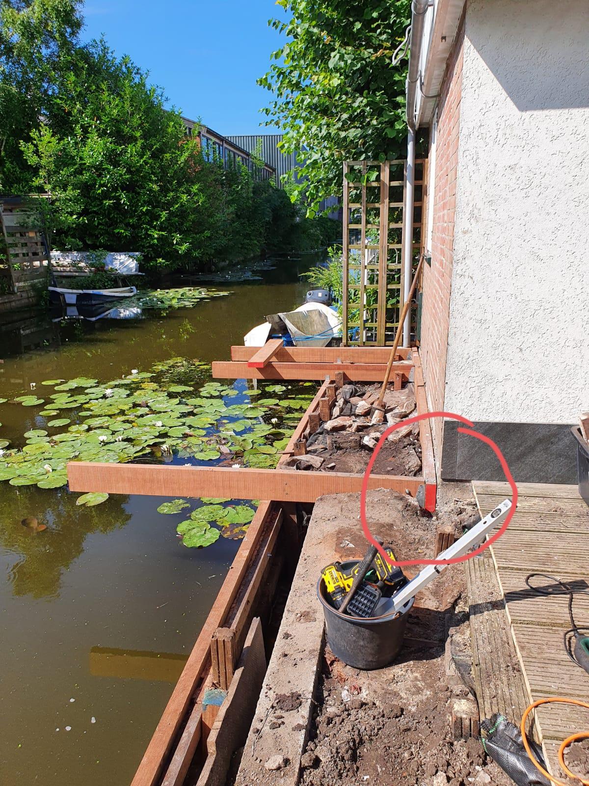 Balkconstructie en nieuwe palen